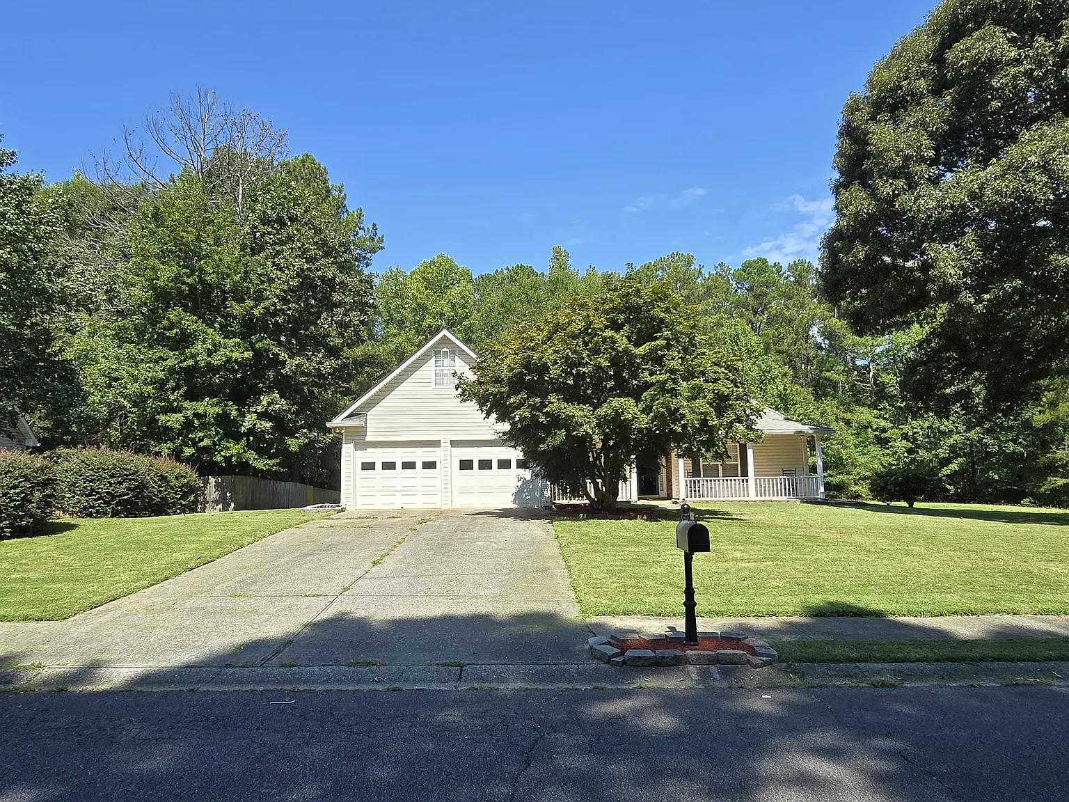 3 bed, 1943 sqft, $2,100 — Photo 2