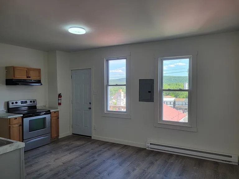 955 Chestnut St #B — Photo 3
