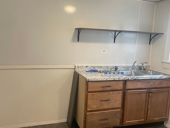 4th image of 227 Stowe St
