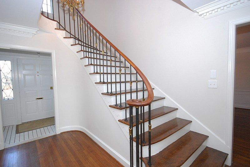 2nd image of 128 Montrose Ave