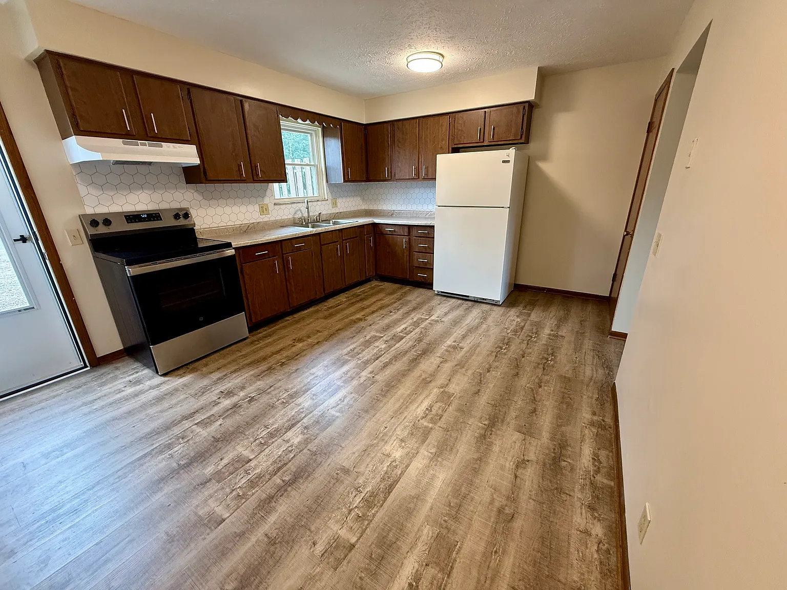 2 bed, 1000 sqft, $1,200 — Photo 2