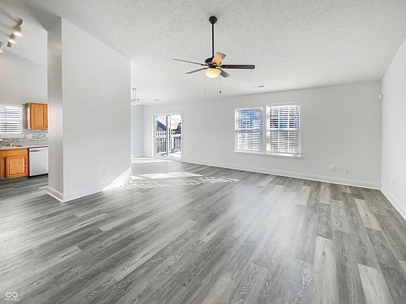 3rd image of 2219 Rosswood Blvd