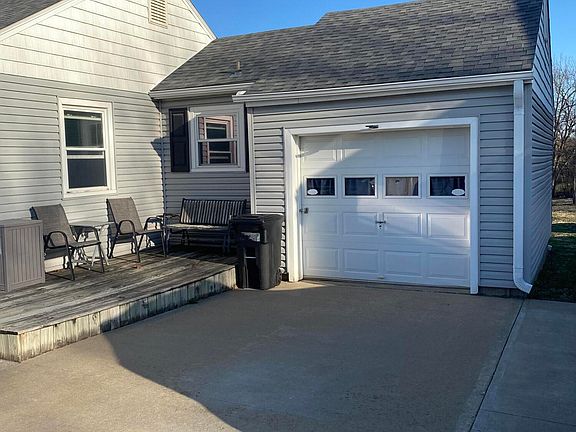 4th image of 629 E Yerby St