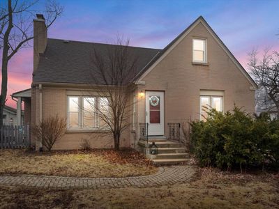 8927 North Navajo ROAD, Bayside, WI, 53217