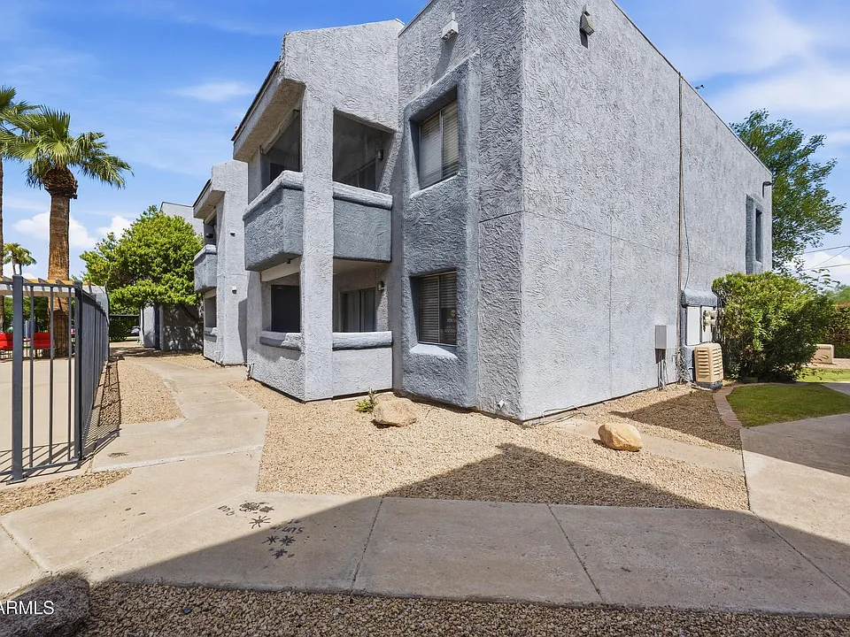 4410 N Longview Ave #215