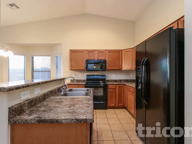 11791 W Belmont Dr — Photo 6
