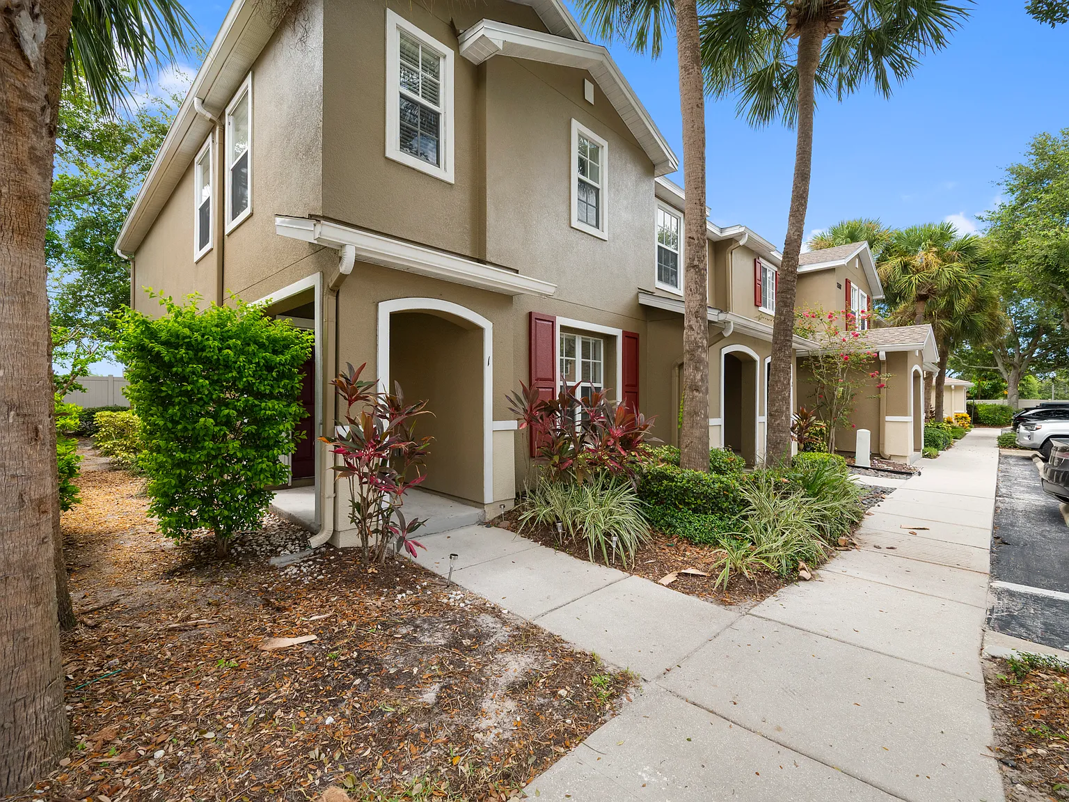 3 bed, 2.5 bath, 1429 sqft, $2,099 — Photo 3