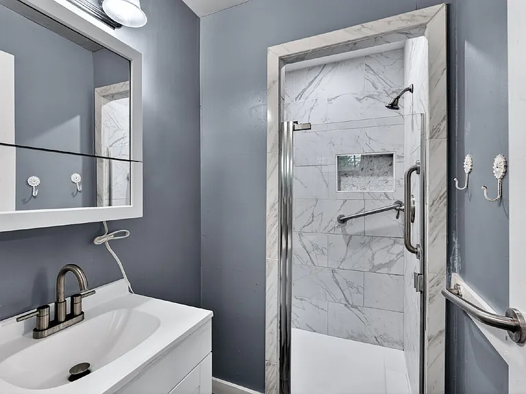 1621 Cloverdale Dr — Photo 23