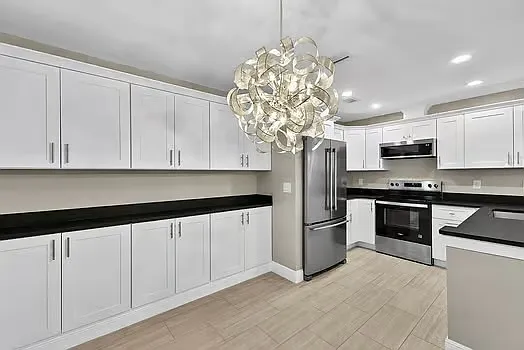 4836 Marine Dr — Photo 12