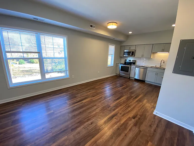 2212 W Stewart Ave #7 — Photo 12