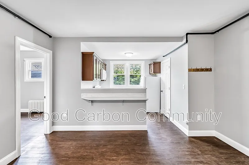 2 bed, 1.0 bath, $1,350 — Photo 2