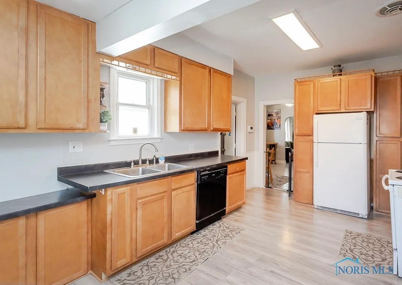 2230 Caledonia St — Photo 2