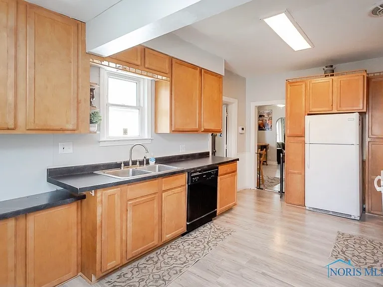 2230 Caledonia St — Photo 2