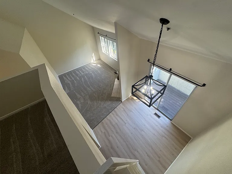 1043 Southwood Dr #J — Photo 4