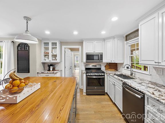 3rd image of 123 Chestnut Ridge Rd