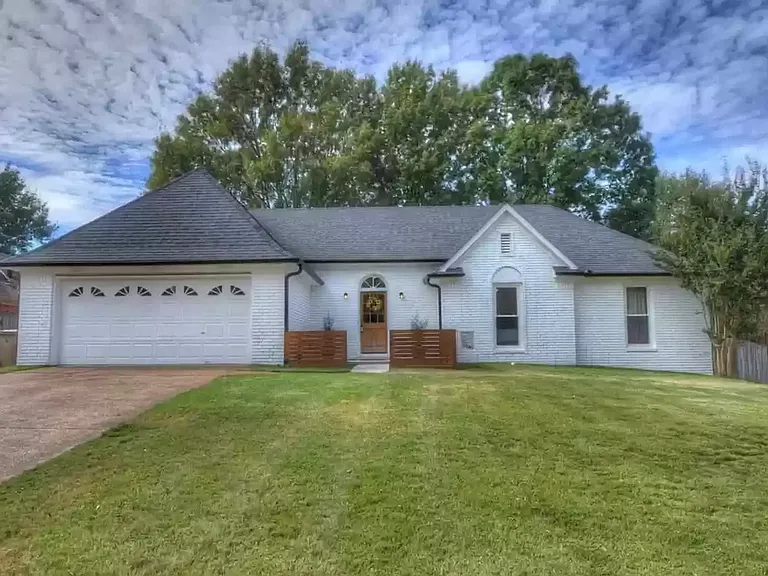 319 Meadow Way Cv — Photo 1
