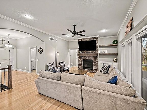 4th image of 1032 E 14th St
