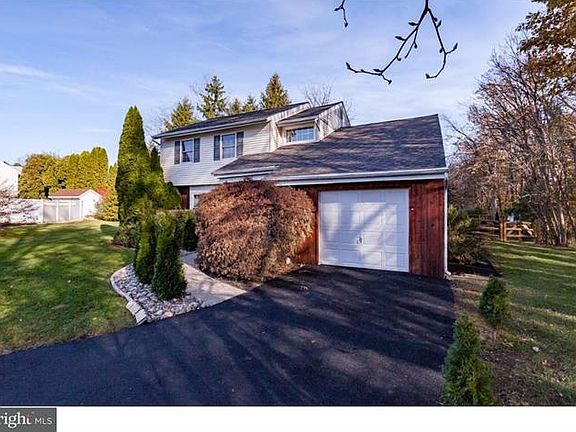 2nd image of 225 Pine Cliff Dr