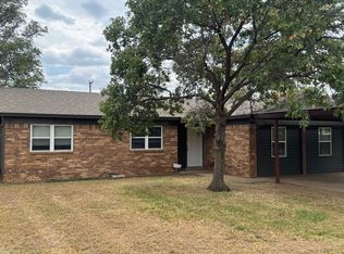 804 13th St, Shallowater, TX 79363