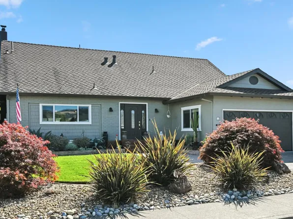 38 Eastside Circle, Petaluma, CA 94954