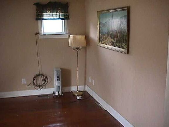 3rd image of 28929 Dawson St