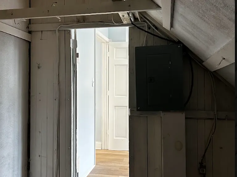 1638 Sanderson Ave — Photo 85