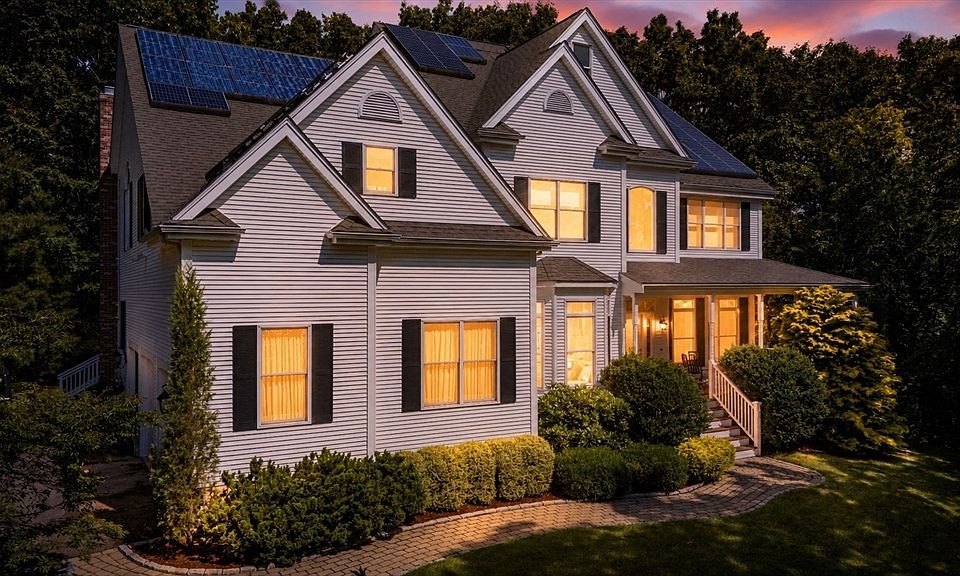 1st image of 22 Rhodes Dr