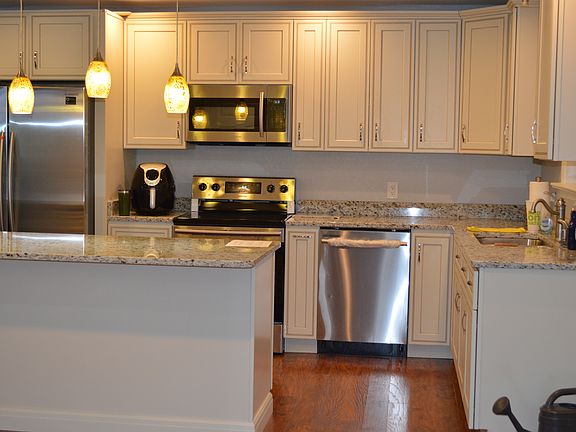 4th image of 8303 Northumberland Ln