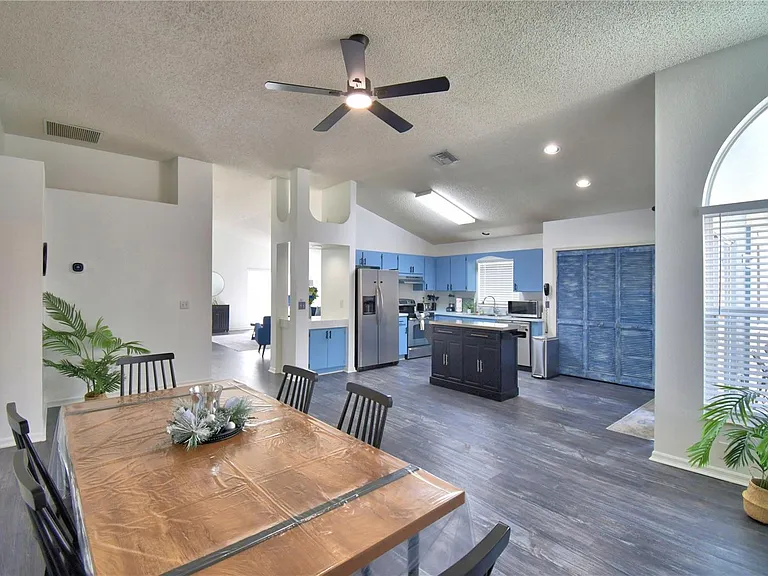 2935 Dickens Cir — Photo 33
