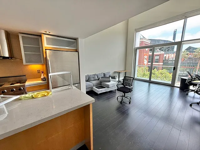 188 King St #401 — Photo 29