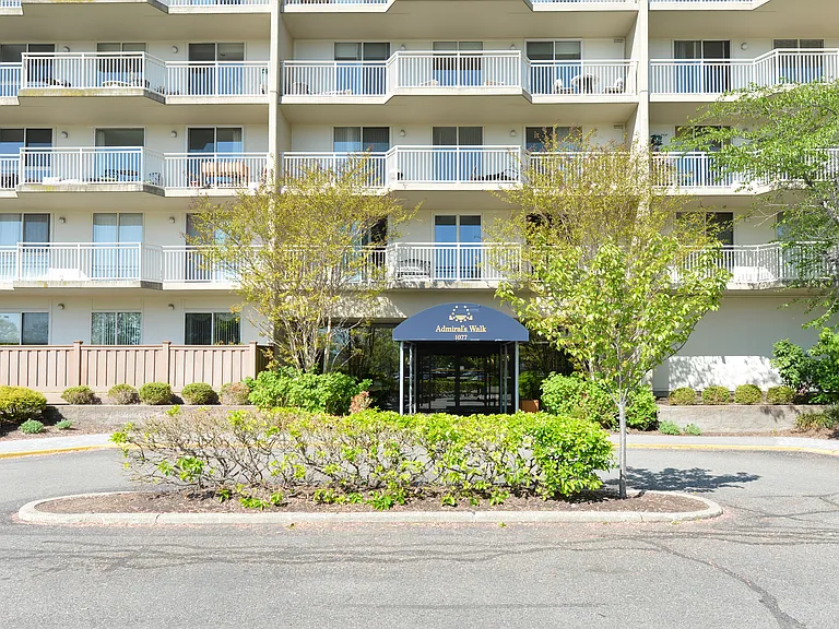 1077 River Rd #Penthouse 6 — Photo 2