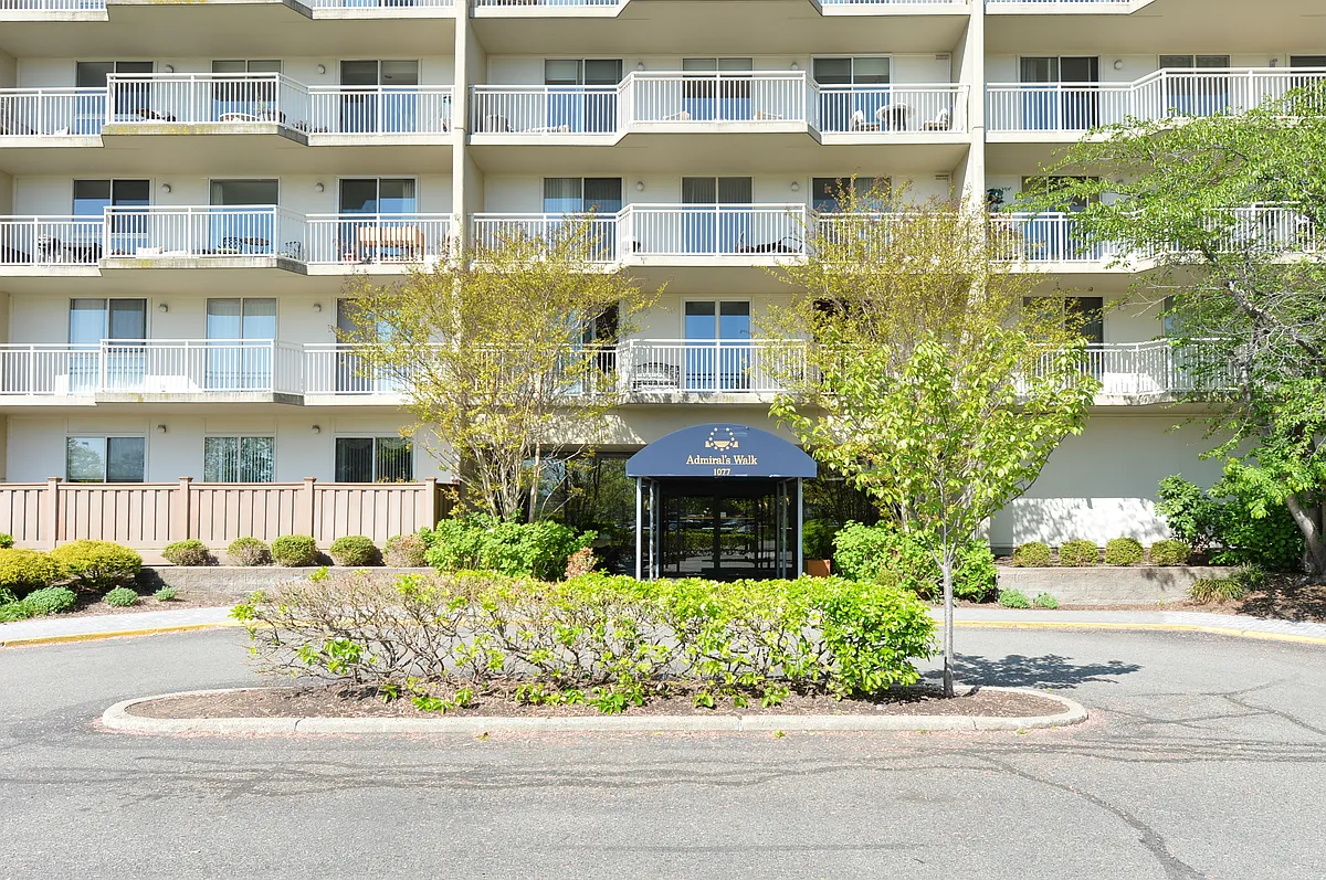 Building Photo - 1077 River Rd #Penthouse 6