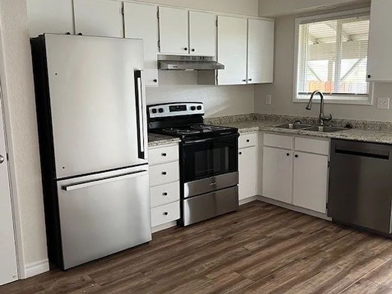 2813 W Harvard Ave — Photo 6