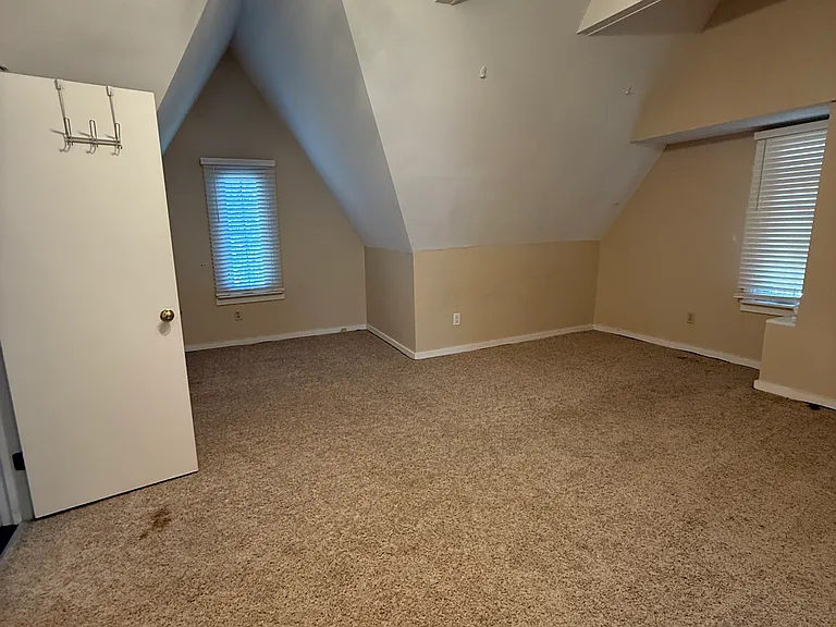 2629 E Broad St — Photo 29
