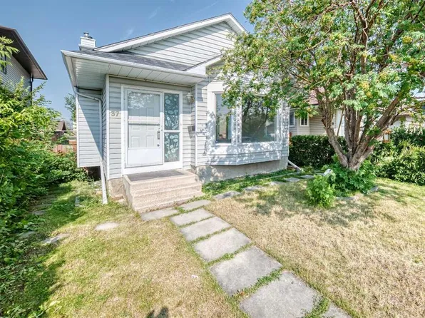 37 E Martingrove Way NE, Calgary, AB T3J 2T2