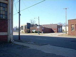 5th image of 1030 S Broadway St