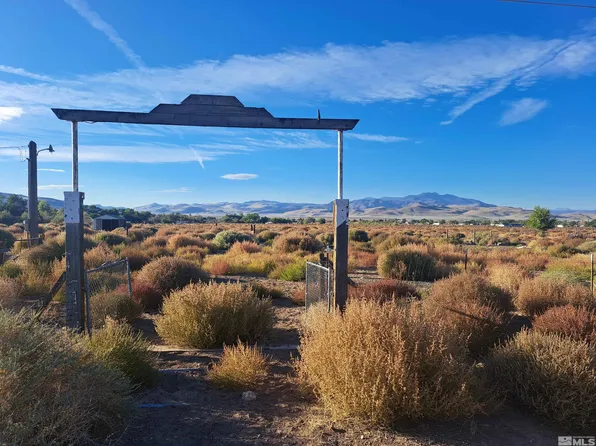 5185 Echo Ln, Silver Springs, NV 89429