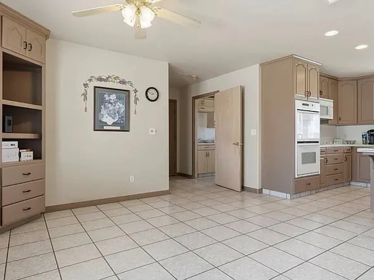2702 E Goshen Ave — Photo 4