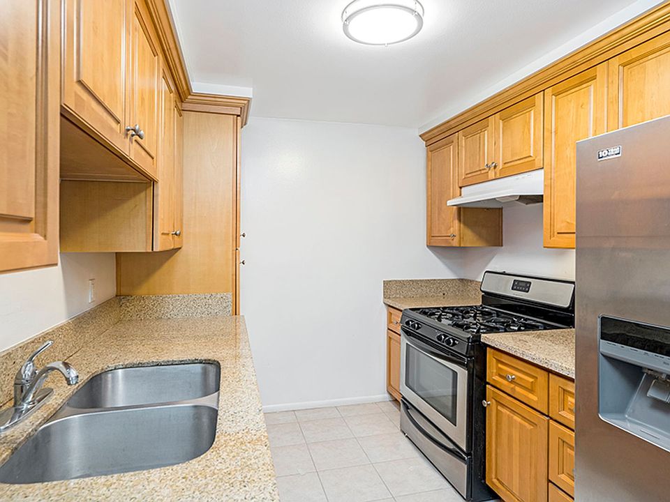 1st image of 2451 20th St #1