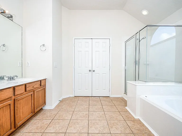 3015 Darby Brook Dr — Photo 16