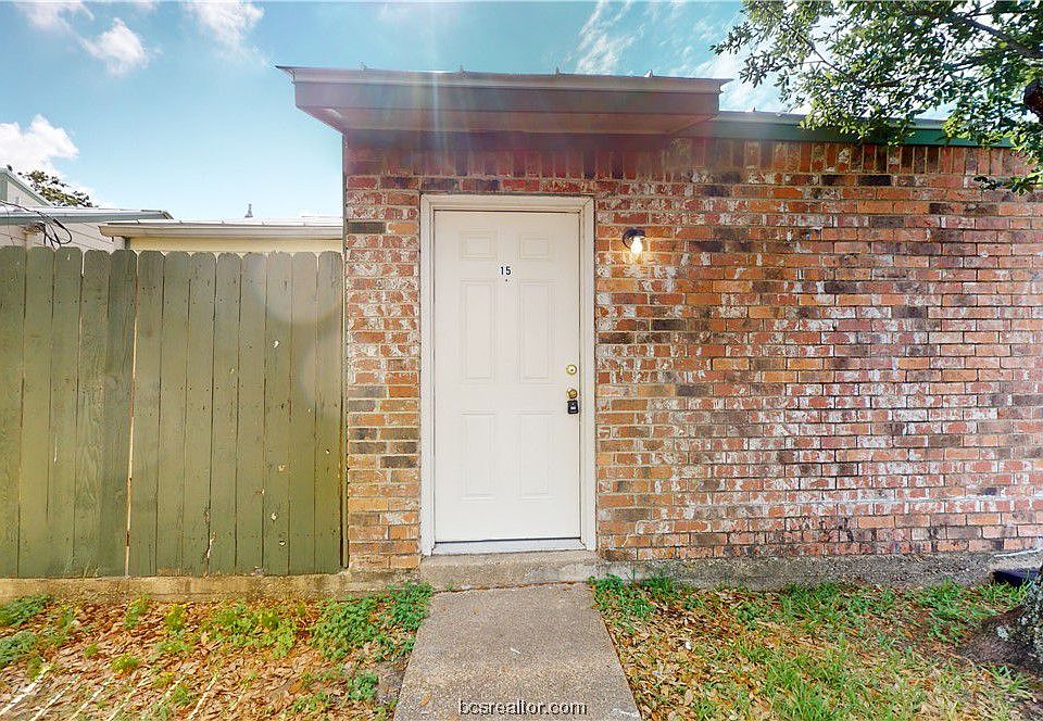 1st image of 725 Peppertree Dr APT 15