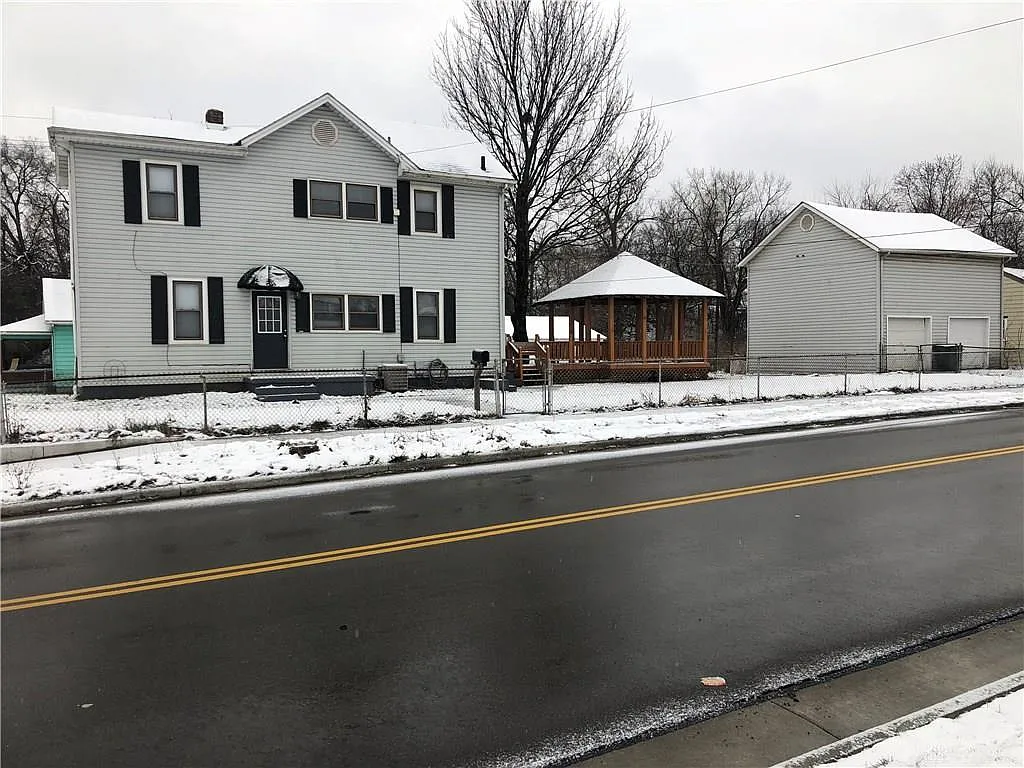 1814 Meadow Ave photo 1