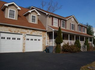 2349 White Oak Dr W, East Stroudsburg, PA 18301