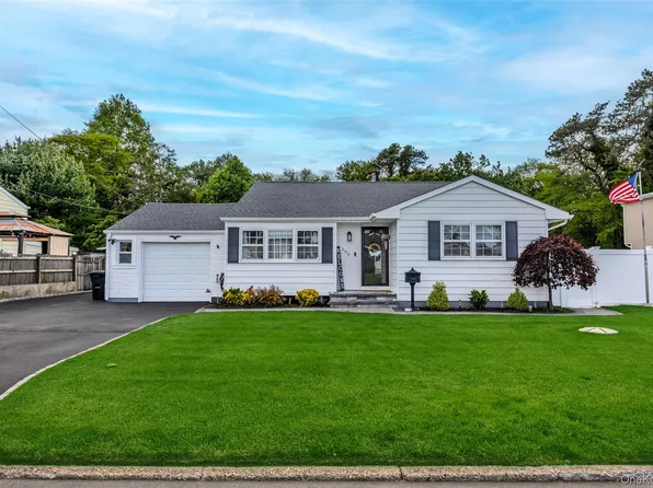 300 W 24th Street, Deer Park, NY 11729