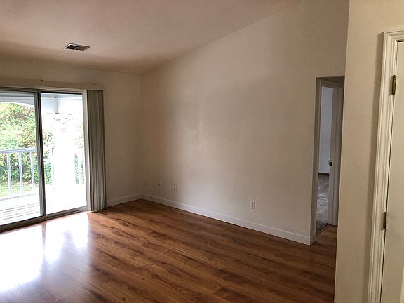 2nd image of 1231 Creve Coeur Crossing Ln APT K