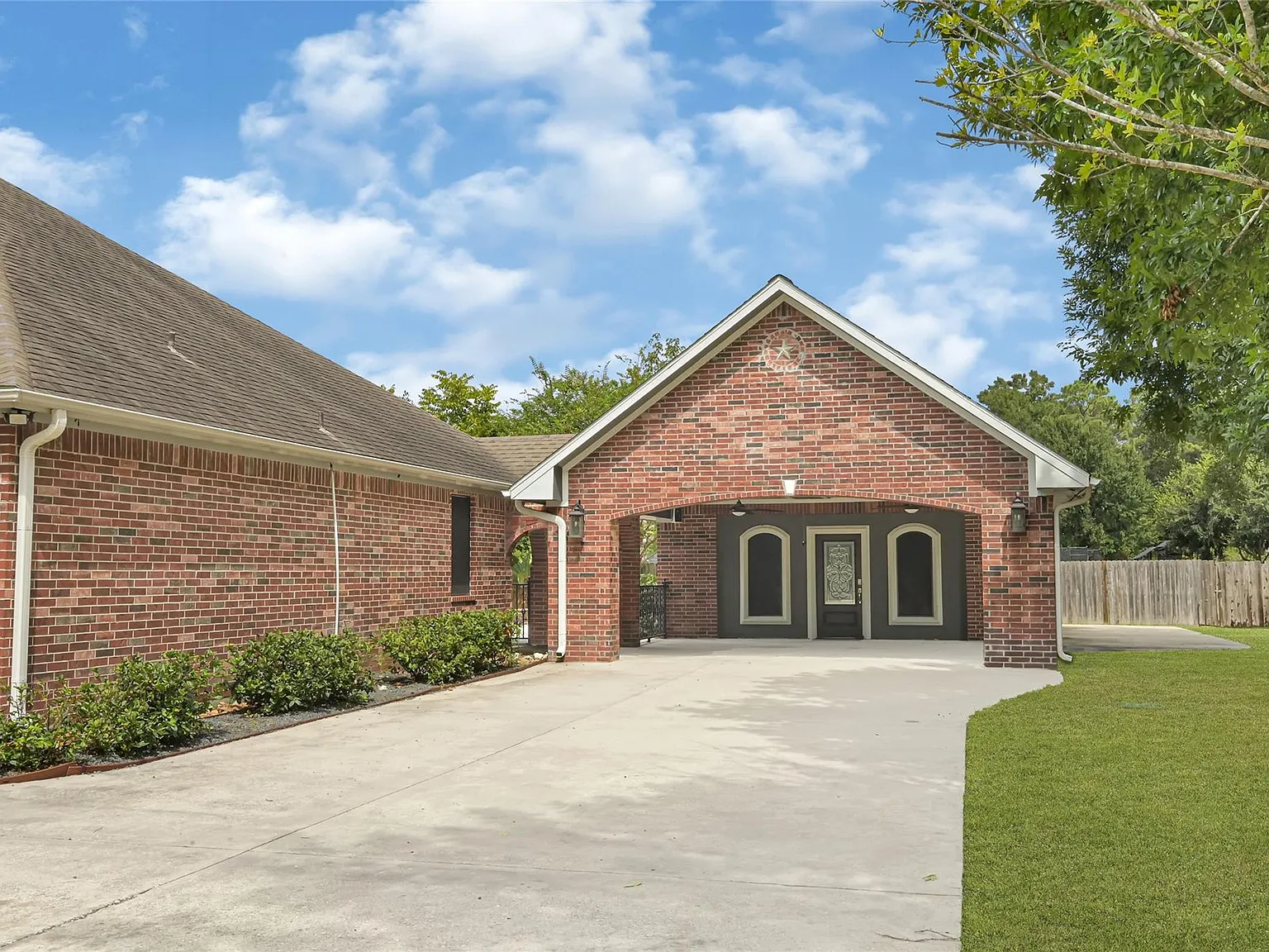 5 bed, 3.5 bath, 3300 sqft, $3,795 — Photo 3