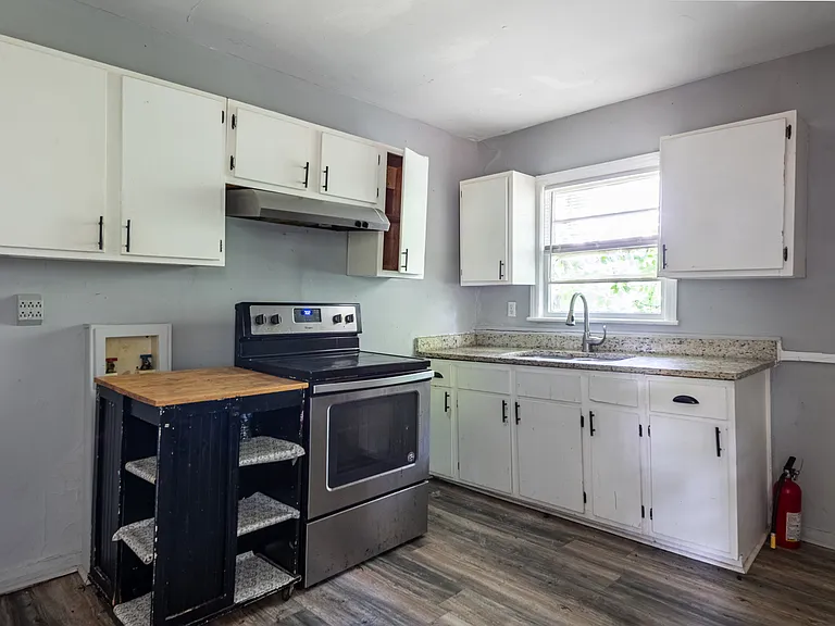 1119 Regent St SW #B — Photo 7