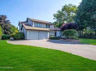 8 Barbera Rd, Commack, NY 11725