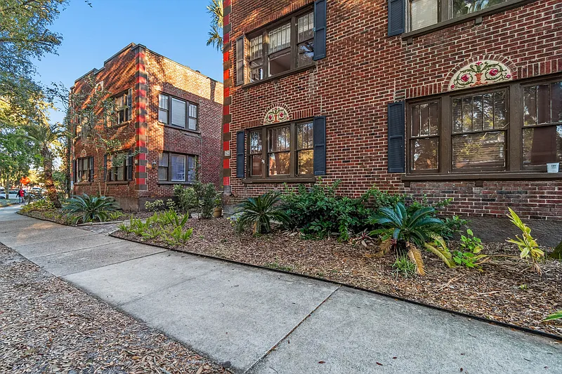 2738 Riverside Ave #14