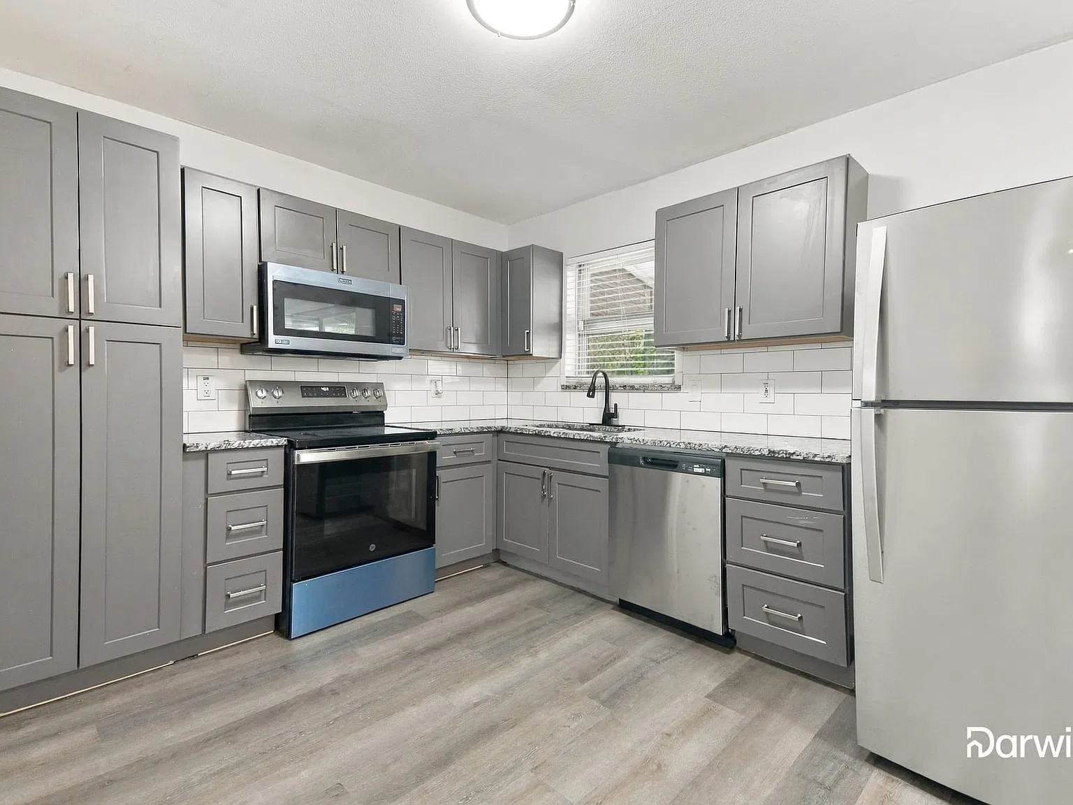 3 bed, 1.5 bath, 1046 sqft, $1,810 — Photo 3